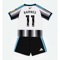 Camiseta Newcastle United Harvey Barnes #11 Primera Equipación Replica 2026-27 para niños mangas cortas (+ Pantalones cortos)